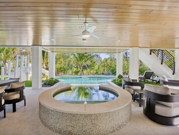 Custom Luxury Home 7 minute walk to beach and South Village